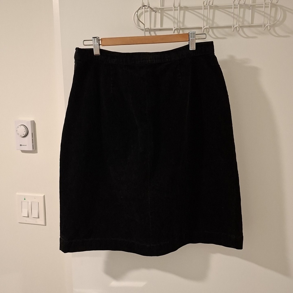Women's Black Corduroy/Velveteen Skirt w/ Centre Pleat Detail (Size US 12) - Picture 6 of 6